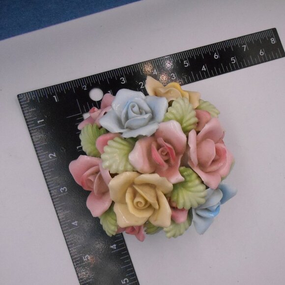 VINTAGE CAPODIMONTE STYLE FLORAL BOUQUET BASKET PASTEL FLOWERS DELICATE BUNDLE - Picture 5 of 11